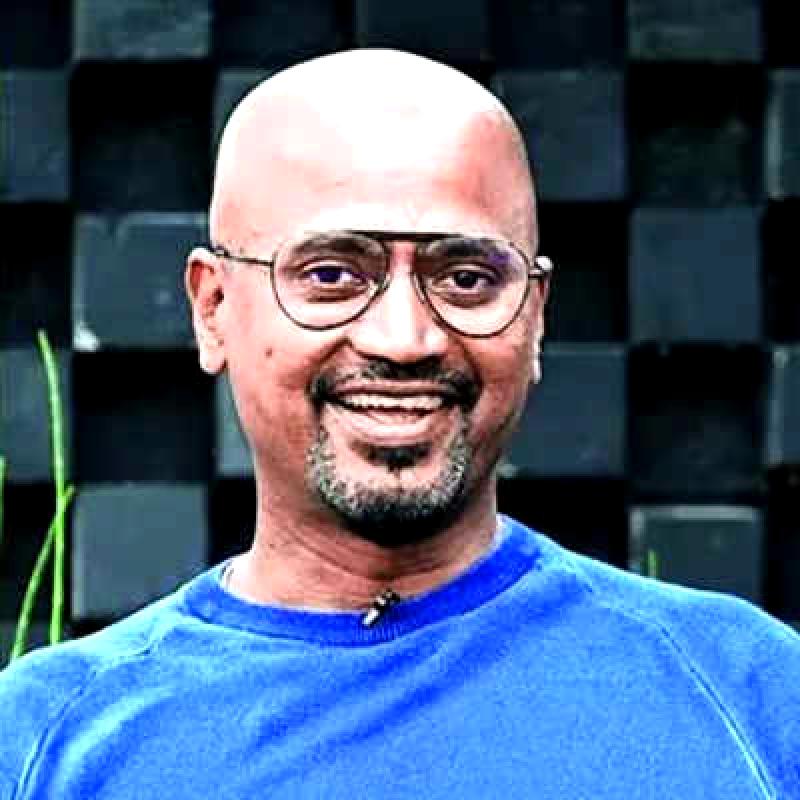 My narrative is influenced by BR Rajshekhar, focusing on Aamir Khan's performance in 3 Idiots.