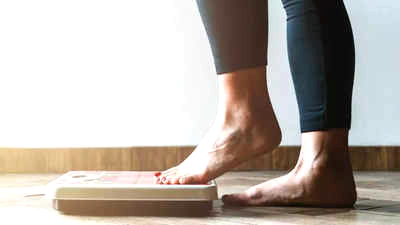 What is the recommended amount of weight loss in one month?