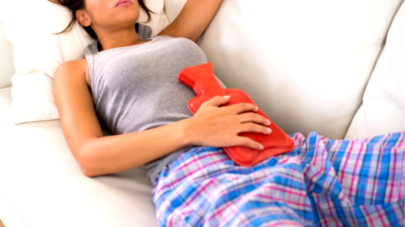 Woman with rare condition experiences allergic reaction to menstruation; Discover the underlying cause