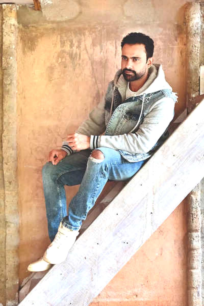 Sudarshan Rangaprasad believes Kannada film industry's growth is hindered by producers not being open to new ideas.